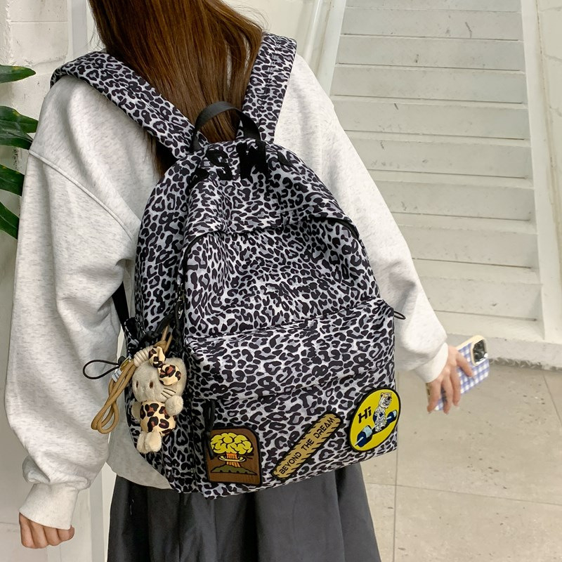 Nylonový batoh s leopardím vzorom, veľká kapacita 36–55 L, kompatibilný s 14-palcovým notebookom, rozšíriteľný, pre unisex každodenné a školské použitie