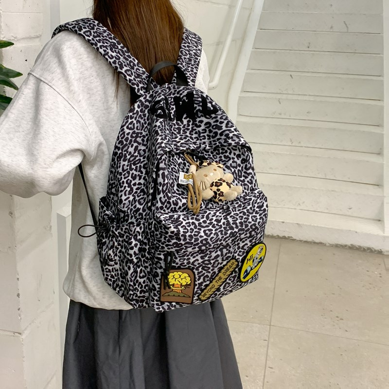 Nylonový batoh s leopardím vzorom, veľká kapacita 36–55 L, kompatibilný s 14-palcovým notebookom, rozšíriteľný, pre unisex každodenné a školské použitie