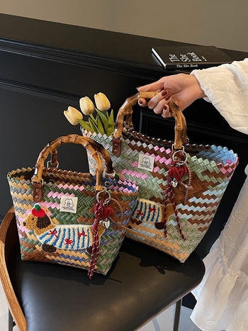 Плетена Tote торба — свеж и сладък стил, плетена конструкция, хоризонтална квадратна форма, отворено положение, средно-мека твърдост