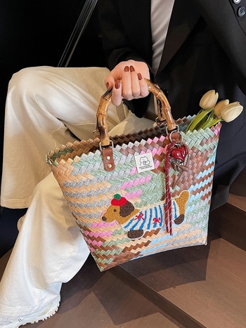 Плетена Tote торба — свеж и сладък стил, плетена конструкция, хоризонтална квадратна форма, отворено положение, средно-мека твърдост