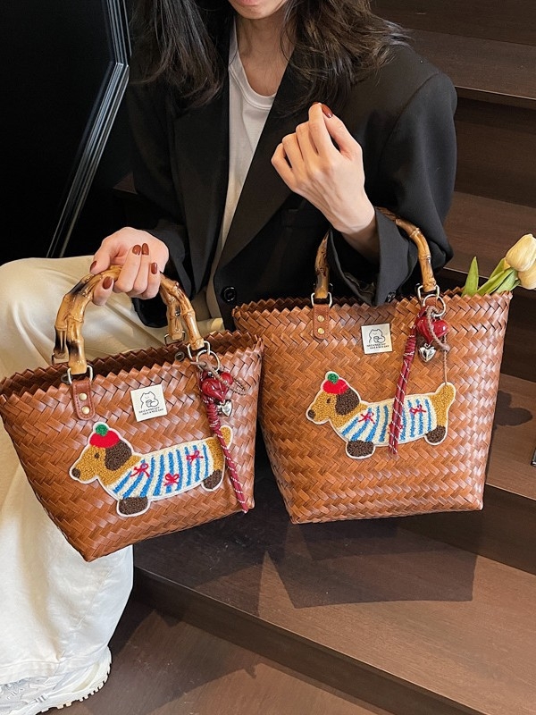 Плетена Tote торба — свеж и сладък стил, плетена конструкция, хоризонтална квадратна форма, отворено положение, средно-мека твърдост