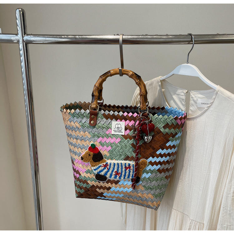 Плетена Tote торба — свеж и сладък стил, плетена конструкция, хоризонтална квадратна форма, отворено положение, средно-мека твърдост