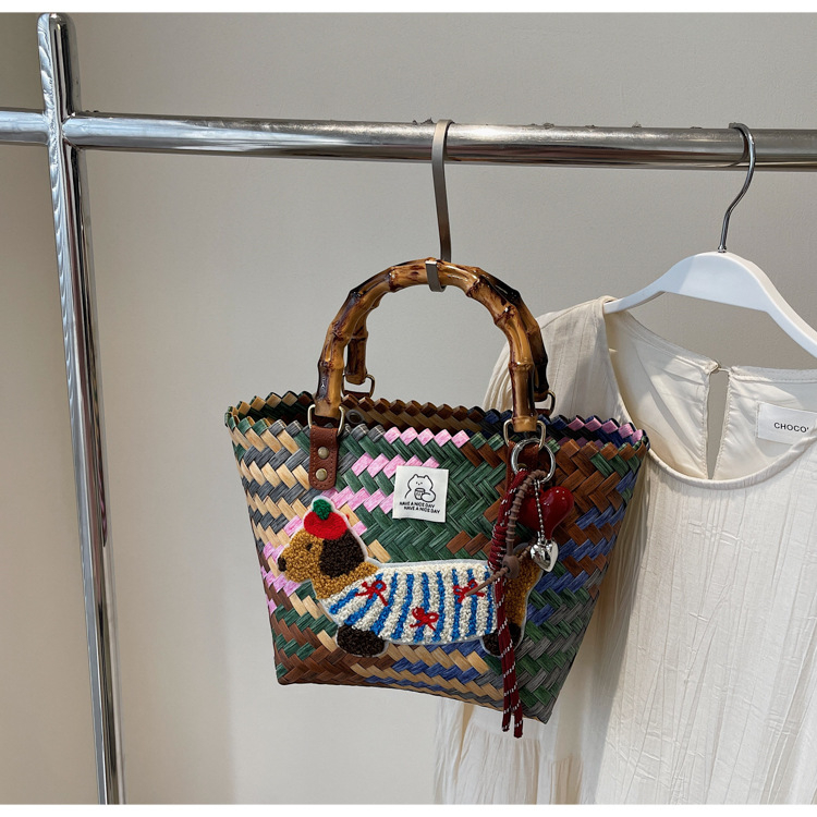 Плетена Tote торба — свеж и сладък стил, плетена конструкция, хоризонтална квадратна форма, отворено положение, средно-мека твърдост