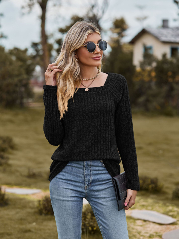 Slim-fit sveter z bavlny-poliesteru s hranatým golierom, dlhé rukávy, pletený s detailmi švov