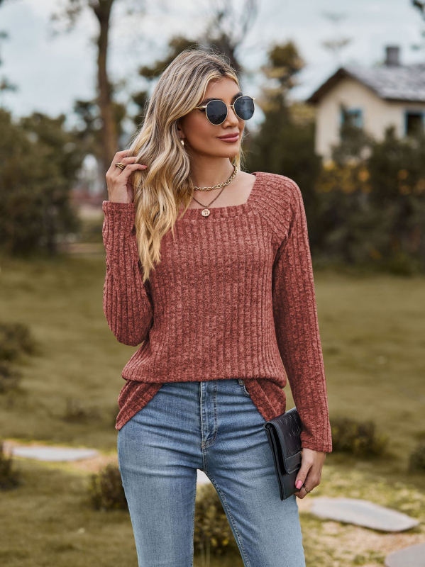 Slim-fit sveter z bavlny-poliesteru s hranatým golierom, dlhé rukávy, pletený s detailmi švov