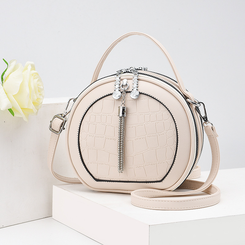 Crossbody taška, malý okrúhly tvar, PU materiál, zips otvorenie, vnútorná kapsa na zips, polyesterová výstelka