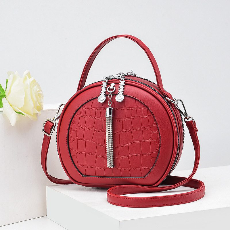 Crossbody taška, malý okrúhly tvar, PU materiál, zips otvorenie, vnútorná kapsa na zips, polyesterová výstelka