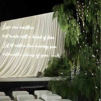 Kabantys dirbtinių augalų užuolaida (Medžiaga: minkštas klijai; Amatai: stilizavimas, injekcinis formavimas; Panaudojimas: vestuvėms, fotografijos rekvizitai, namų dekoras)