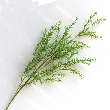 Kabantys dirbtinių augalų užuolaida (Medžiaga: minkštas klijai; Amatai: stilizavimas, injekcinis formavimas; Panaudojimas: vestuvėms, fotografijos rekvizitai, namų dekoras)