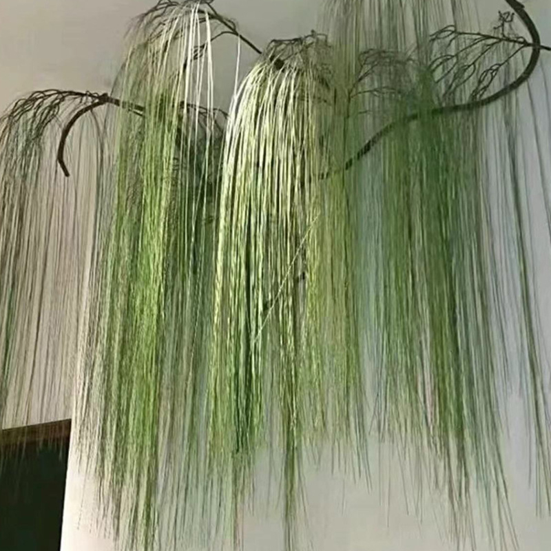 Kabantys dirbtinių augalų užuolaida (Medžiaga: minkštas klijai; Amatai: stilizavimas, injekcinis formavimas; Panaudojimas: vestuvėms, fotografijos rekvizitai, namų dekoras)