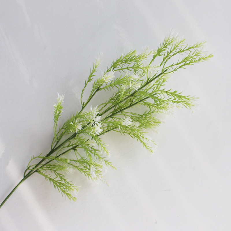 Kabantys dirbtinių augalų užuolaida (Medžiaga: minkštas klijai; Amatai: stilizavimas, injekcinis formavimas; Panaudojimas: vestuvėms, fotografijos rekvizitai, namų dekoras)