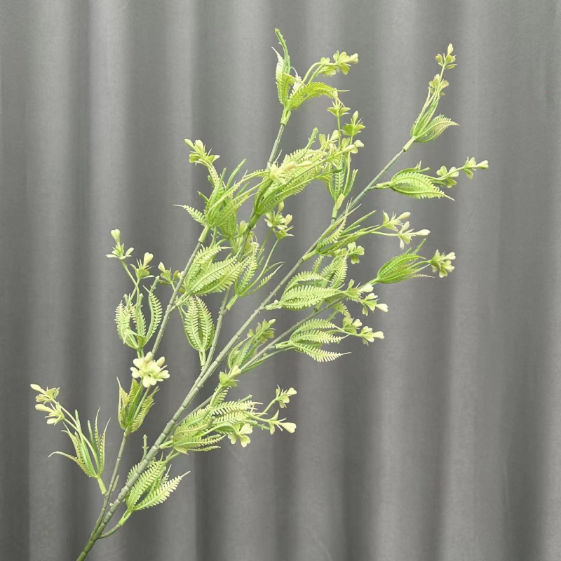 Kabantys dirbtinių augalų užuolaida (Medžiaga: minkštas klijai; Amatai: stilizavimas, injekcinis formavimas; Panaudojimas: vestuvėms, fotografijos rekvizitai, namų dekoras)