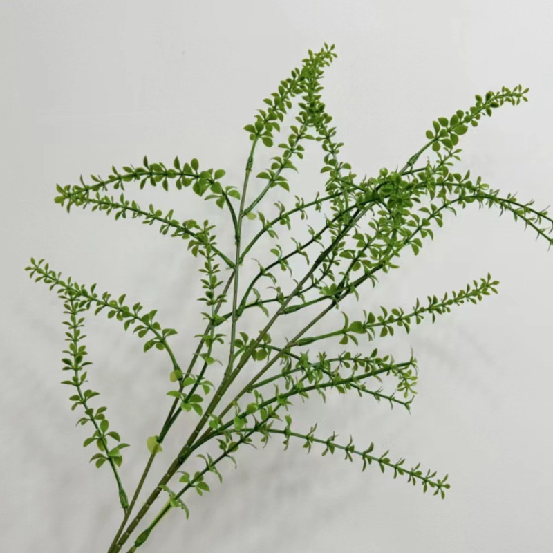 Kabantys dirbtinių augalų užuolaida (Medžiaga: minkštas klijai; Amatai: stilizavimas, injekcinis formavimas; Panaudojimas: vestuvėms, fotografijos rekvizitai, namų dekoras)