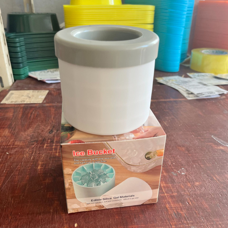 Szilikonból készült hengeres jégkészítő forma, 60 darabos kapacitás, könnyen kioldható, testreszabás és logónyomtatás elérhető