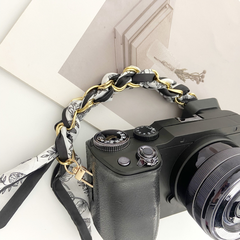 Telefono laikiklis, rankų mezginys, dviguba sagtis, augalų ir gėlių raštas, originalus dizainas