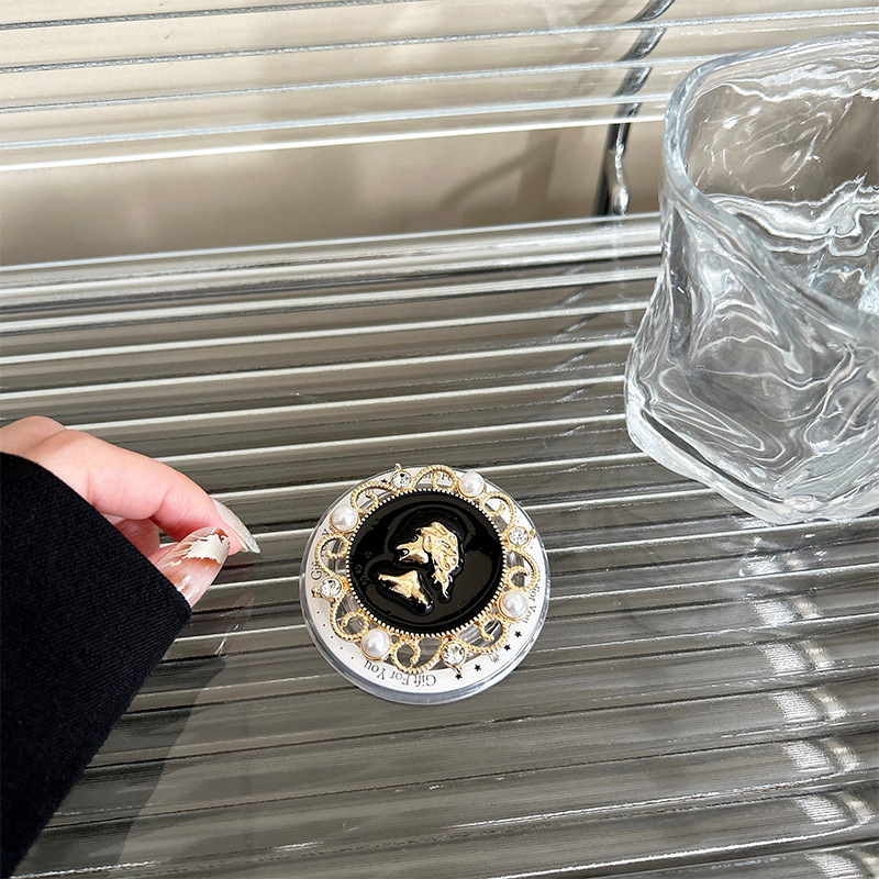 Asztali telefon-tartó ötvözetből, mágneses rögzítés, univerzális kialakítás, hátoldali öntapadós felülettel