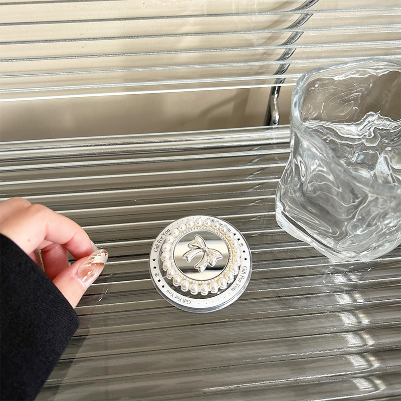 Asztali telefon-tartó ötvözetből, mágneses rögzítés, univerzális kialakítás, hátoldali öntapadós felülettel