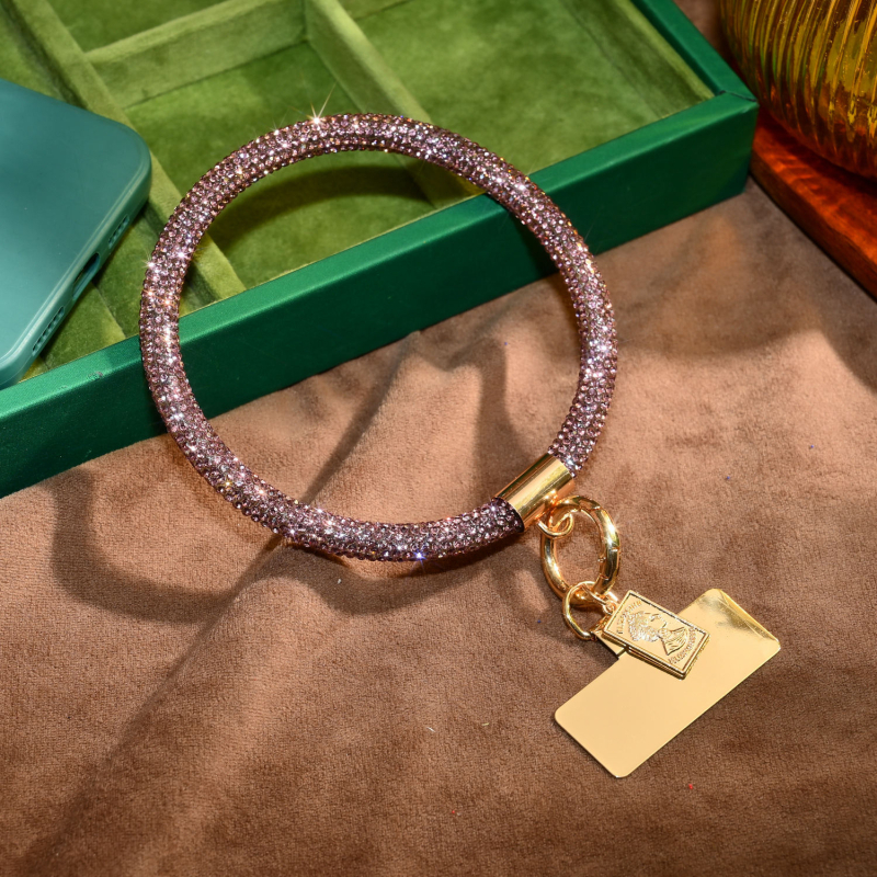 Ланярд за телефон с кристални камъни – ръчна изработка, метална висулка с форма човек, каишка от кристални нишки и метална катарама