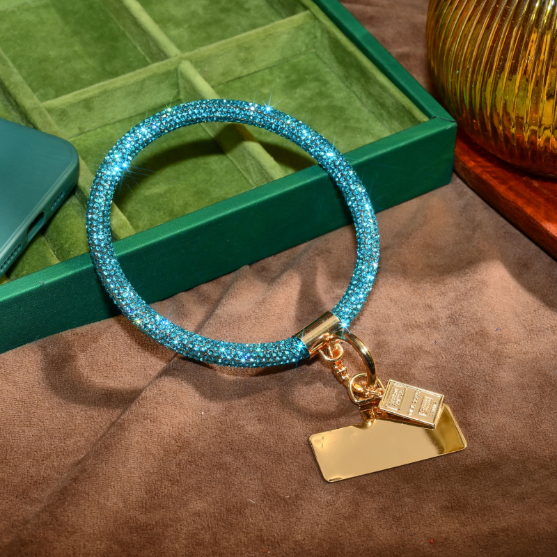 Ланярд за телефон с кристални камъни – ръчна изработка, метална висулка с форма човек, каишка от кристални нишки и метална катарама