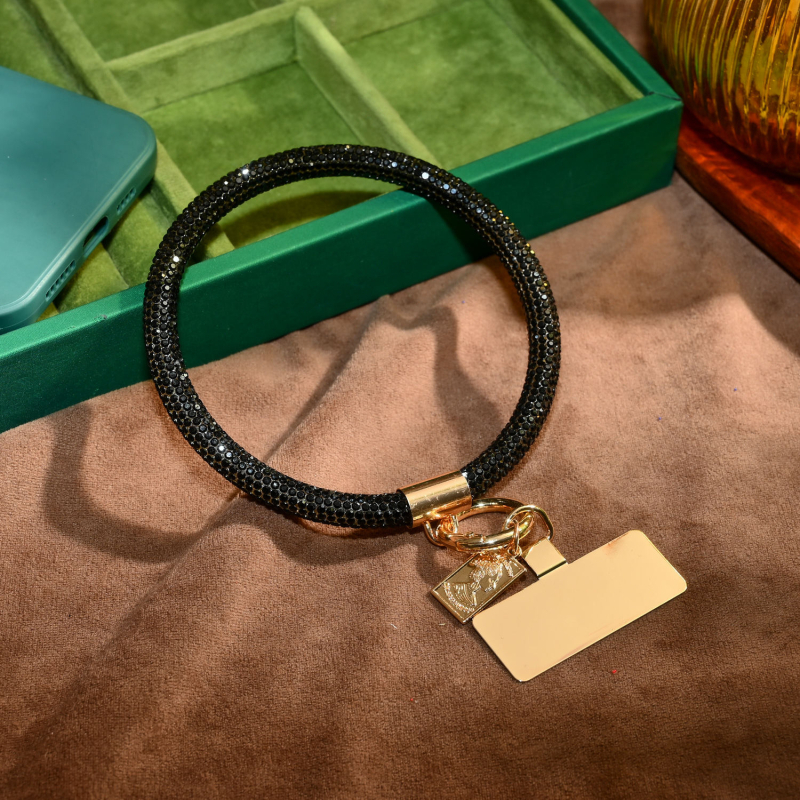 Ланярд за телефон с кристални камъни – ръчна изработка, метална висулка с форма човек, каишка от кристални нишки и метална катарама