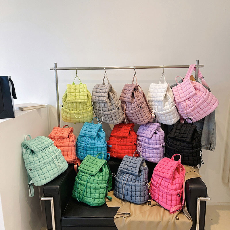 Nylonový ruksak, mestská jednoduchosť, uzáver páskou, vnútorný interlayer, vnútorná kapsa na zips
