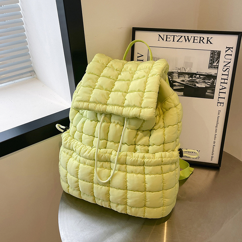 Nylonový ruksak, mestská jednoduchosť, uzáver páskou, vnútorný interlayer, vnútorná kapsa na zips