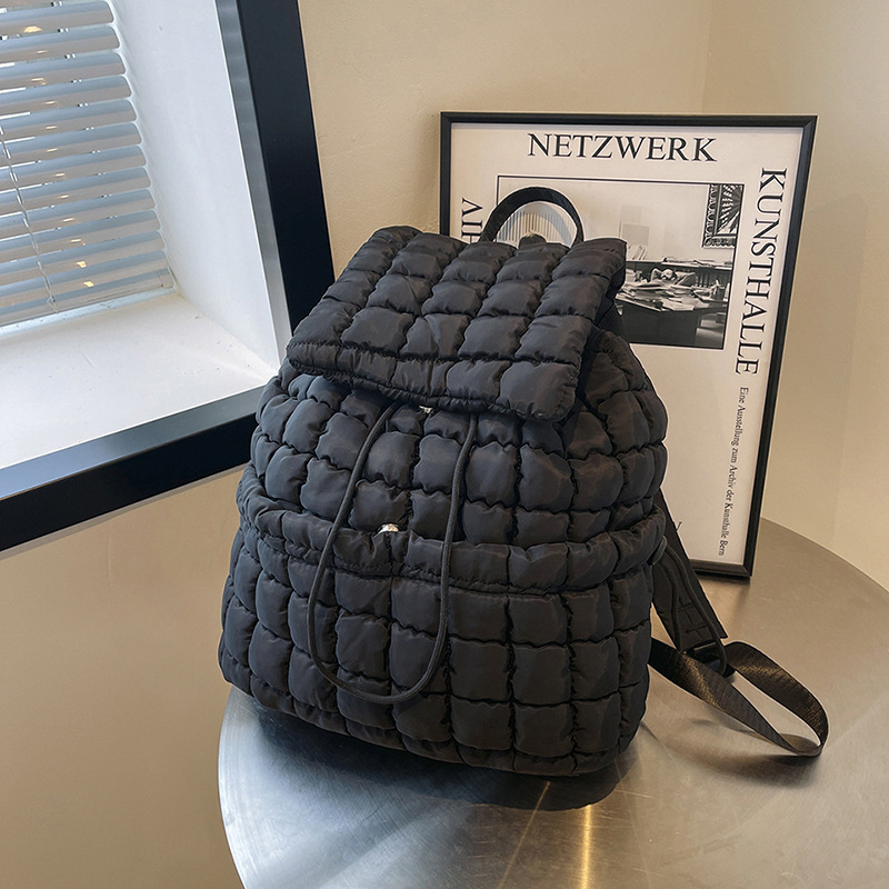Nylonový ruksak, mestská jednoduchosť, uzáver páskou, vnútorný interlayer, vnútorná kapsa na zips