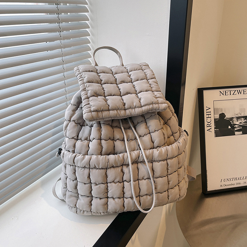 Nylonový ruksak, mestská jednoduchosť, uzáver páskou, vnútorný interlayer, vnútorná kapsa na zips