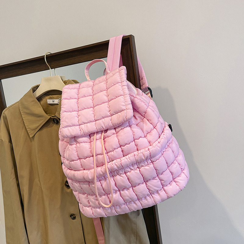 Nylonový ruksak, mestská jednoduchosť, uzáver páskou, vnútorný interlayer, vnútorná kapsa na zips