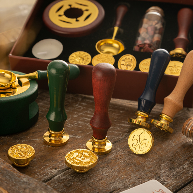 Autonomy Set pečata za vosak s drvenom ručkom — retro jelenski motiv, moderni minimalistički stil, pogod an kao poslovni dar, bez IP licencije