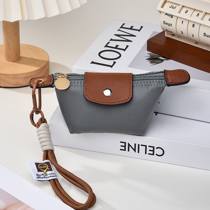 PU háromrekeszes kártyatartó csattal, rajzfilmszerű mintával, városi minimalista stílus, poliészter bélés, 2025 tavaszán debütál