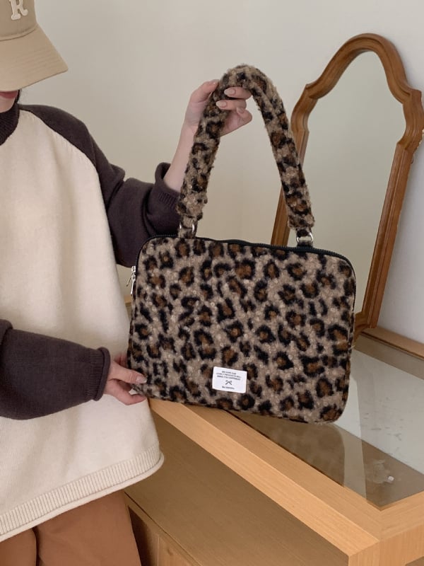 Leopárdmintás laptop táska MacBook M1/M2-hoz - plüss anyag, poliészter bélés, uniszex, M1/M2 kompatibilis, téli 2024 kiadás