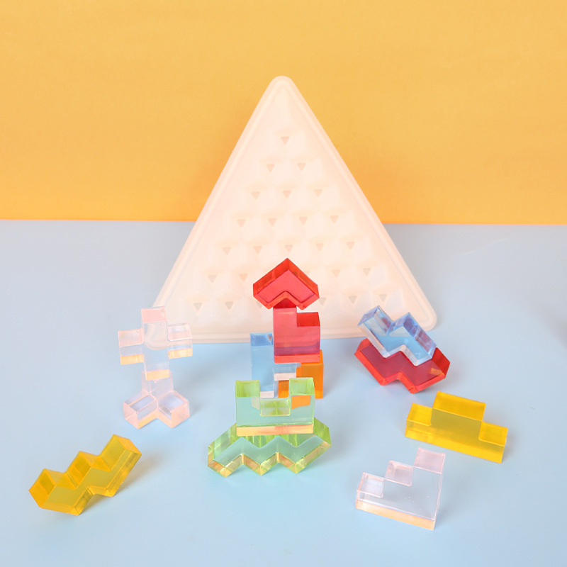 Silikónová forma na pyramídové puzzle — nepravidelný tvar, pre DIY živicu a stavebné bloky