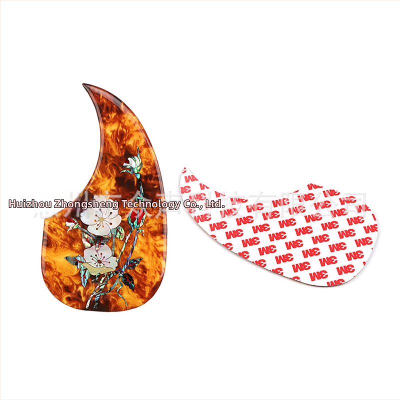 Ochranný štít pre folk gitaru, model GQ459, materiál cellulose/PVC, balené v plastovom vrecúšku