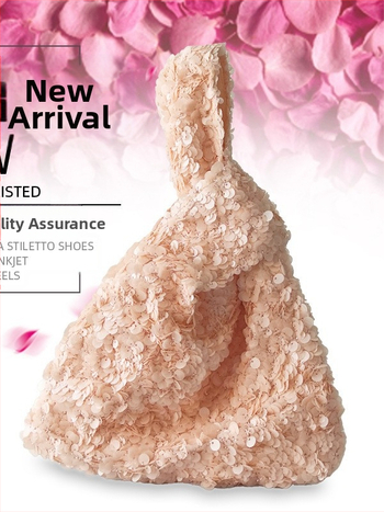 Τσαντάκι καρπού σε street-trend στυλ, πολυεστερικό σώμα, κάθετης τετράγωνης μορφής, εσωτερικές θήκες ID και θήκη με φερμουάρ