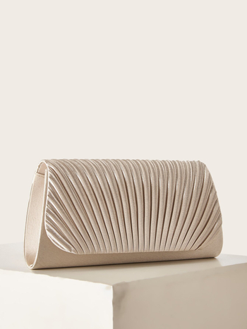 Клатч чанта от Milanbu, кръгла форма, магнитно закопчаване, полиестерна подплата, триизмерна външна част.