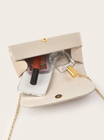 Клатч чанта от Milanbu, кръгла форма, магнитно закопчаване, полиестерна подплата, триизмерна външна част.