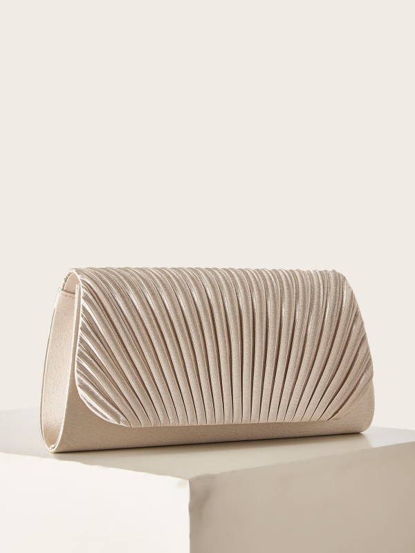 Клатч чанта от Milanbu, кръгла форма, магнитно закопчаване, полиестерна подплата, триизмерна външна част.