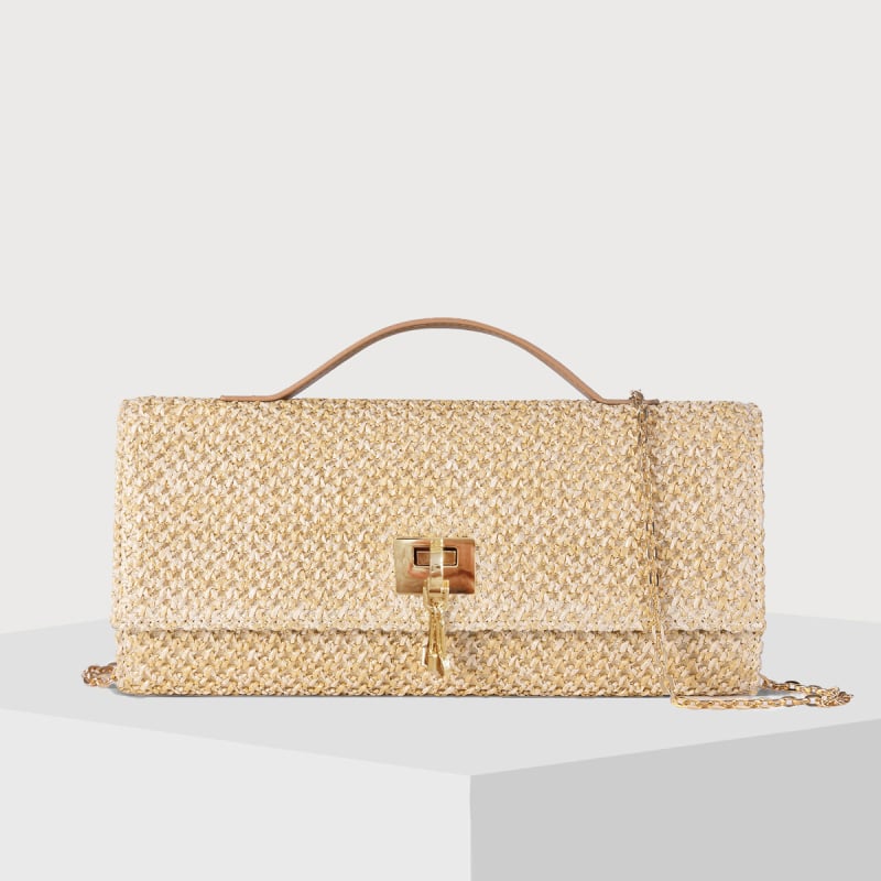 Slamená pletená crossbody taška, mestský minimalizmus, vodorovný štvorcový tvar, zapínanie na zámok, podšívka z polyésteru