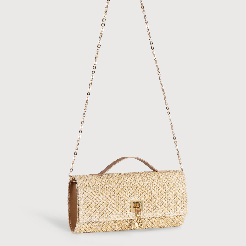 Slamená pletená crossbody taška, mestský minimalizmus, vodorovný štvorcový tvar, zapínanie na zámok, podšívka z polyésteru