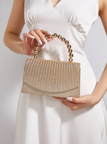 Дамска вечерна клъч чанта с хоризонтална квадратна форма; материал Stretch gold sand cloth, магнитно копче, подплата полиестер, триизмерна чанта.