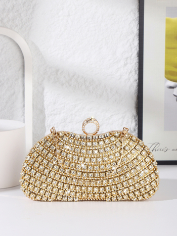 Кроссбоди клъч чанта, PVC материал, shell-образна форма, вътрешни отделения за телефон и лична карта, 3D конструкция