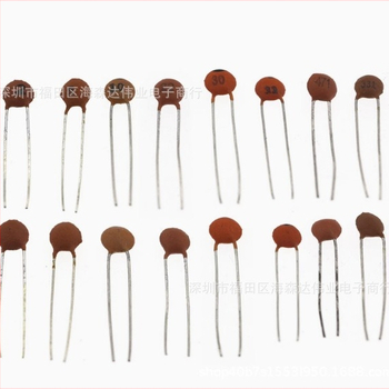 Кутия за керамични чип-капацитори, 960 бр., 24 стойности, 2pF–100nF, по 40 бр. за стойност, с жични изводи, разстояние между изводите 38,9 мм