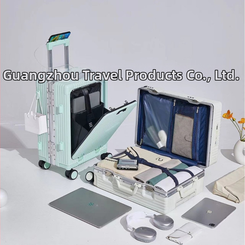 Куфар за багаж с предно отваряне, ABS+PC материал, TSA комбинационна ключалка, държач за чаша и универсални колела.