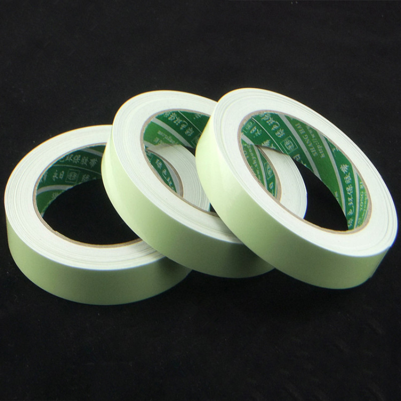 Fluorescentská stenová nálepka | PVC materiál od Shinoki Decoration; funkcie: fluorescencia, odolnosť voči vlhkosti, plesne; vhodné do obývačky, spálne a kúpeľne; moderný minimalistický štýl