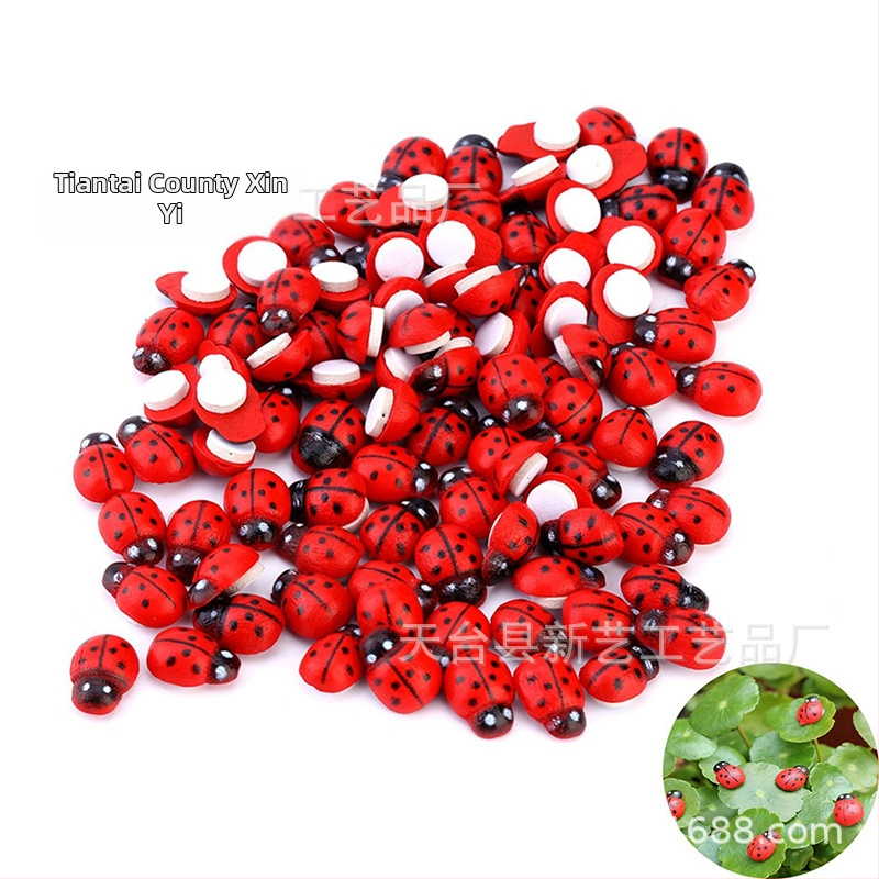 Drevená ozdoba pre DIY mikro krajinku s machom a sukulentmi, kreslený chrobák – Bubamara; Značka: Xinyi Wood Beads; Materiál: Drevo; Kategória: Zvieratá; Štýl: Pastoraálny; Žiadna diera