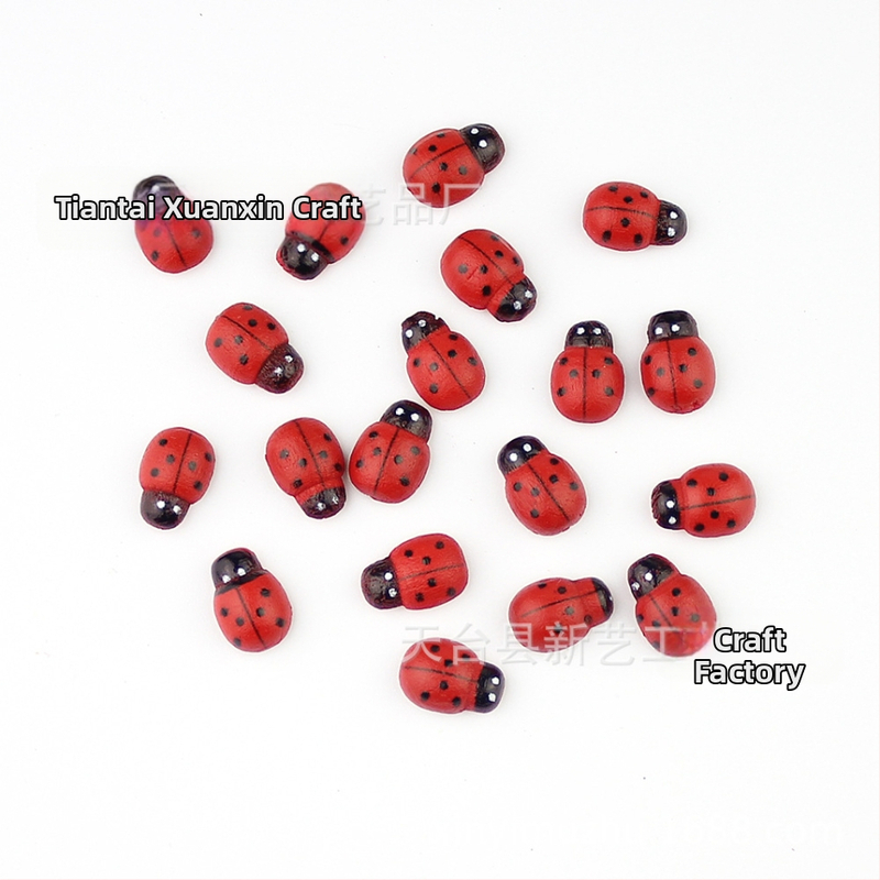 Drevená ozdoba pre DIY mikro krajinku s machom a sukulentmi, kreslený chrobák – Bubamara; Značka: Xinyi Wood Beads; Materiál: Drevo; Kategória: Zvieratá; Štýl: Pastoraálny; Žiadna diera