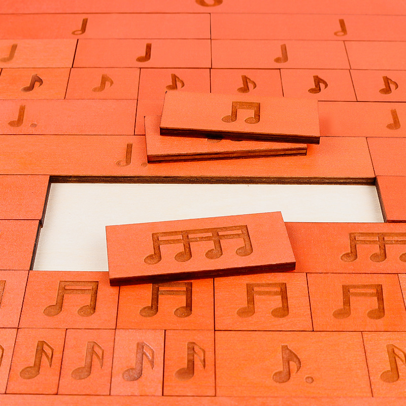 Drveni glazbeni puzzle – notе, ritam i glazbena teorija za početnike; ravni puzzle; materijal: građevinski blokovi; dobna skupina 15–35; kategorija: pravopisne ilustracije, ploče