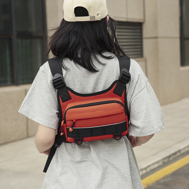 Kamufliažinė taktinė kuprinė su saugojimo skyreliais — universalus, membraninė medžiaga, poliesterio įdaila, atšvaitinės detalės nakčiai, lauko kariško stiliaus kuprinė