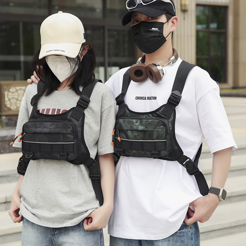 Kamufliažinė taktinė kuprinė su saugojimo skyreliais — universalus, membraninė medžiaga, poliesterio įdaila, atšvaitinės detalės nakčiai, lauko kariško stiliaus kuprinė